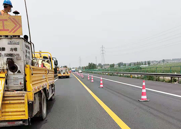 高速道路劃線(xiàn)